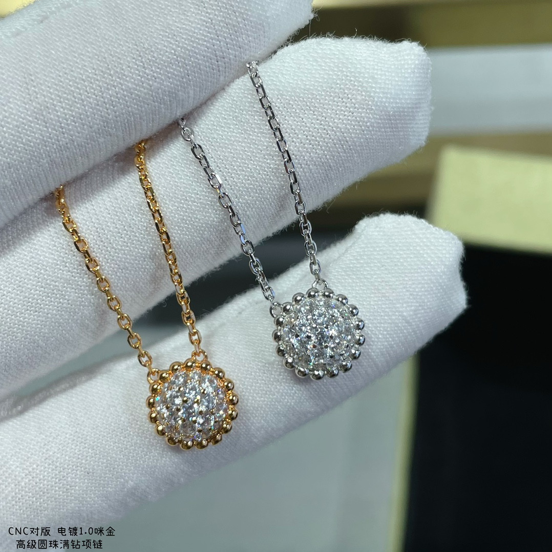 V*N CL*F & Arpels round bead full diamond necklace
