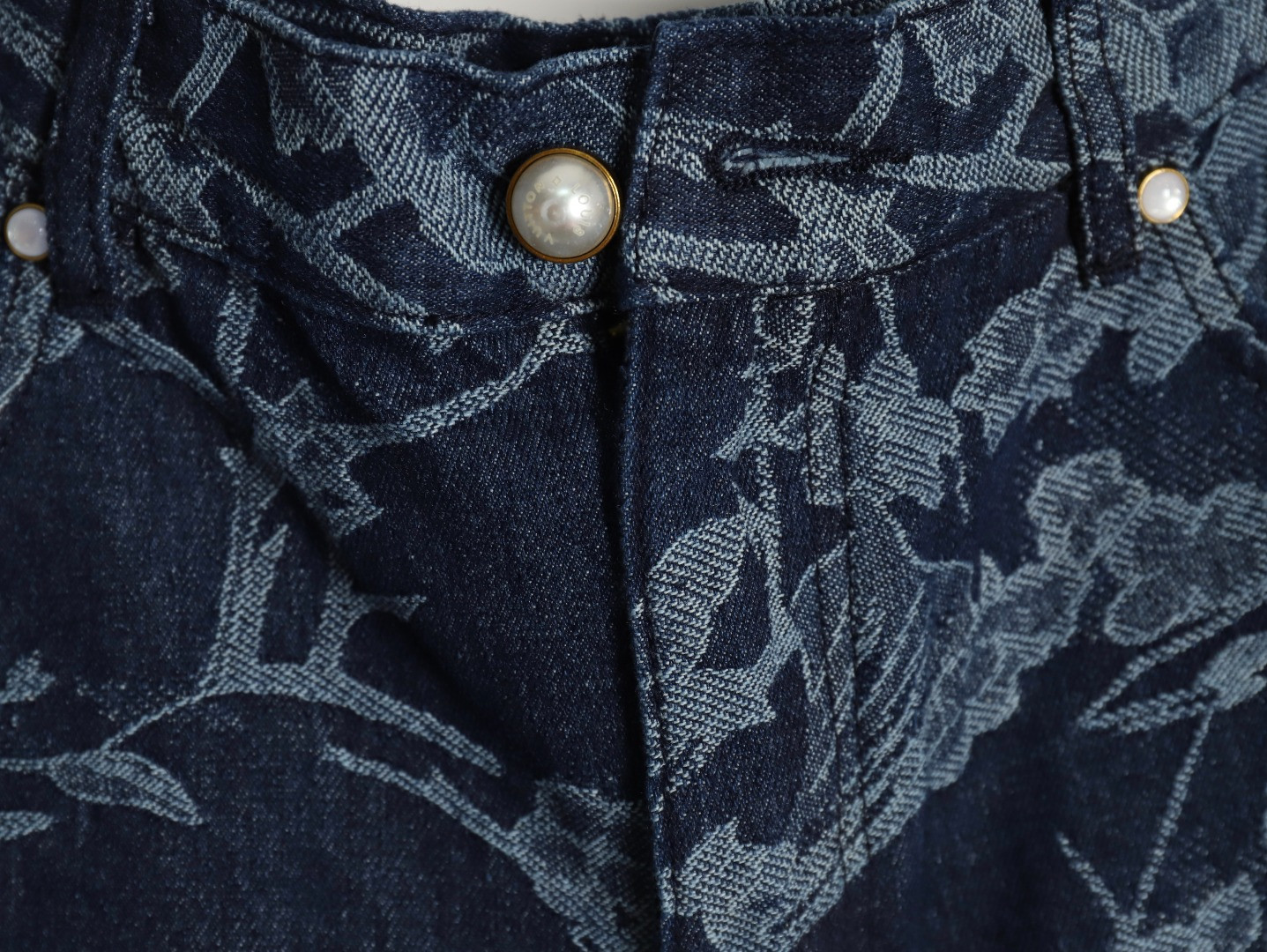 L0*is V*t0n LV 25SS shorts