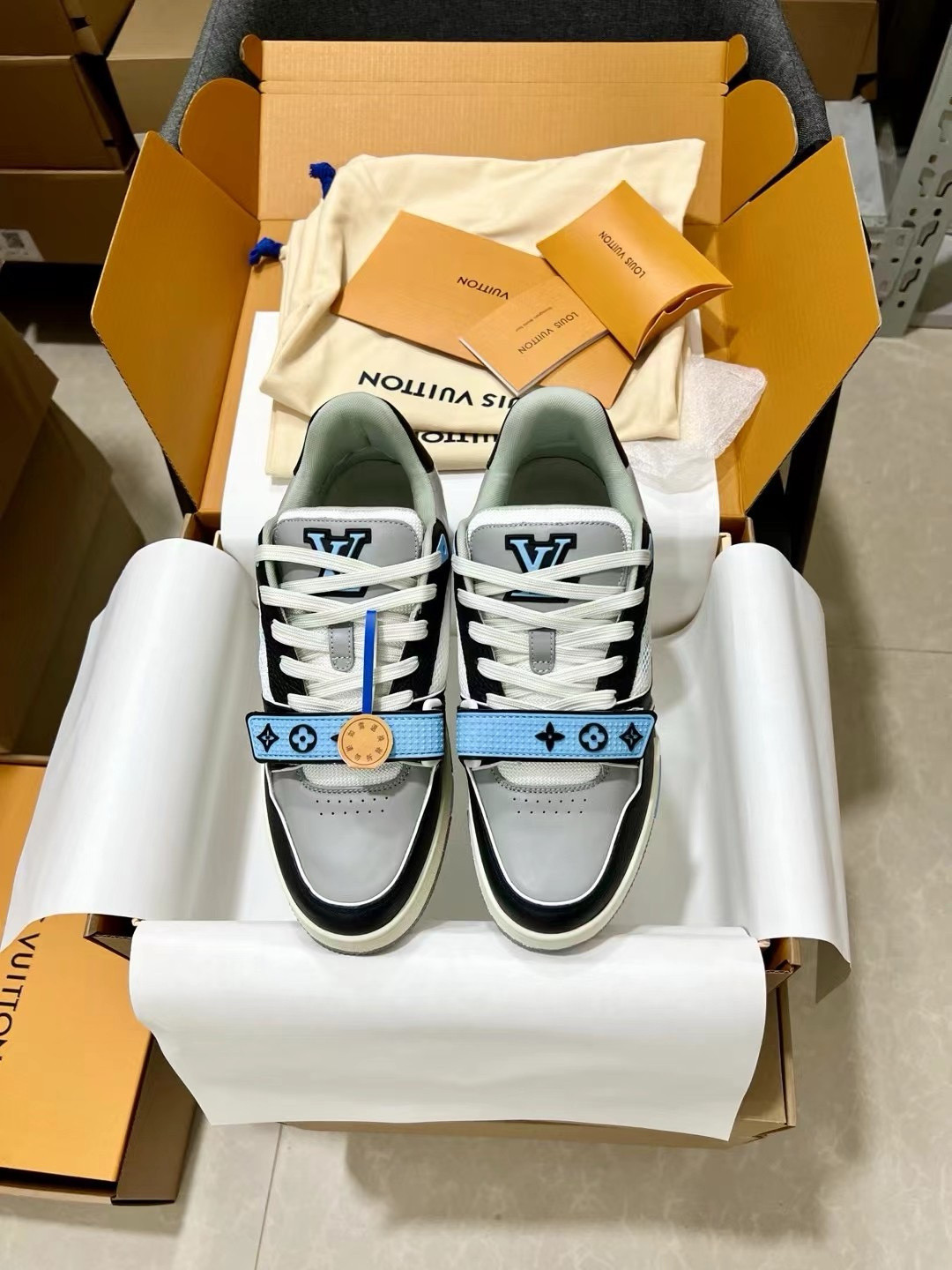 UA L0*is V*t0n LV Trainer Blue Grey Black