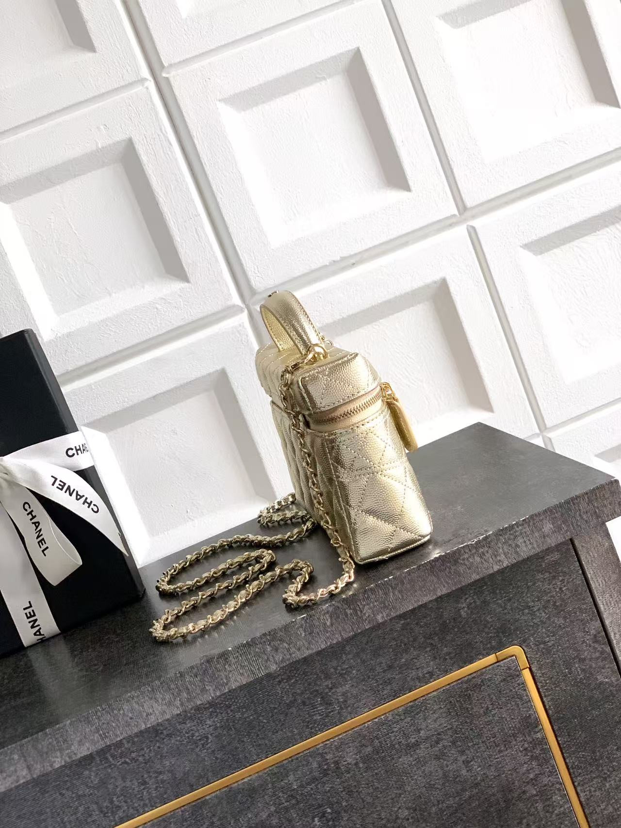 Ch*el long vanity with chain 17×19.5×5cm