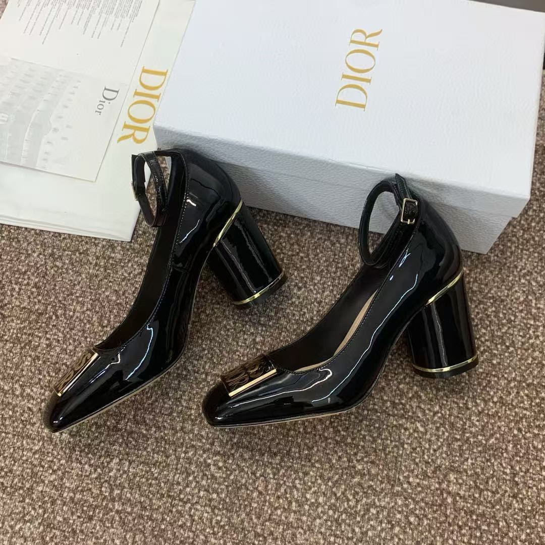 UA D*0r Miss D*0r Graffiti Pump
