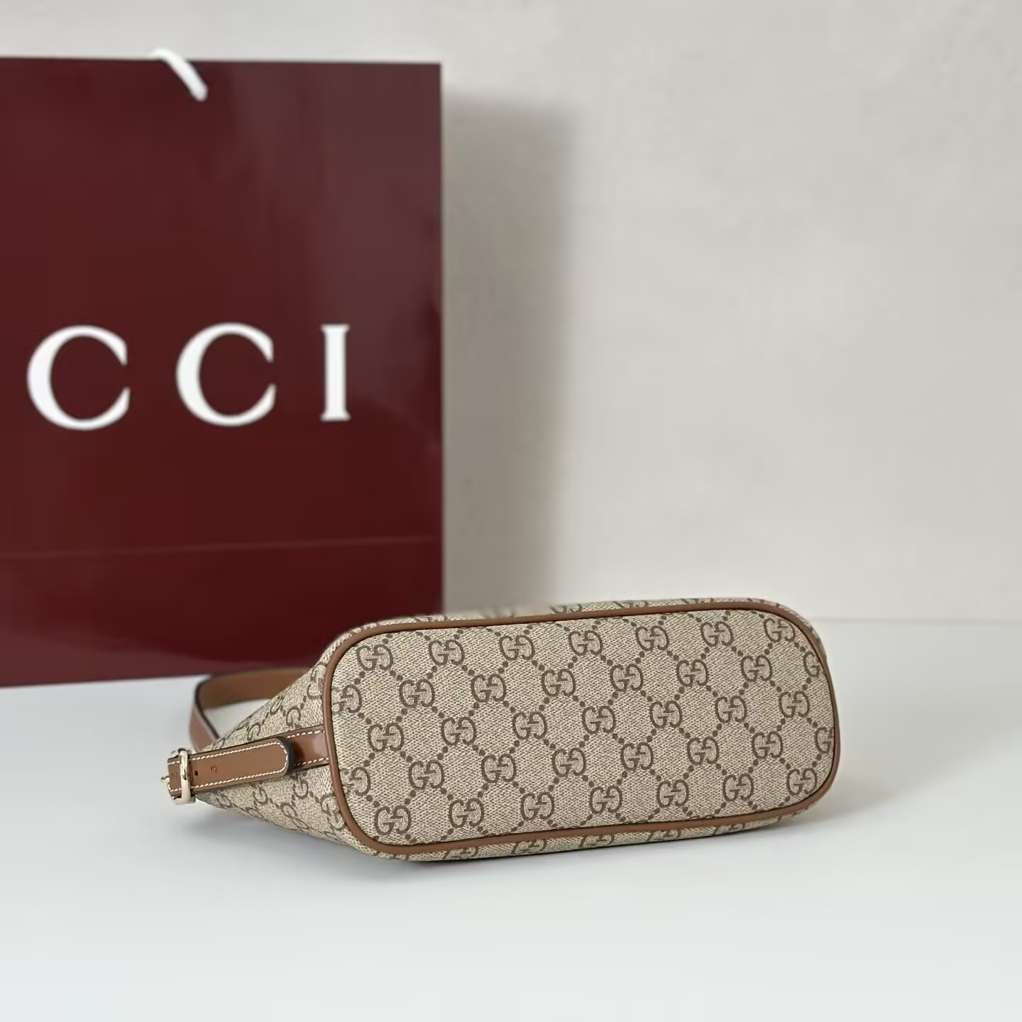 G*u*i gg emblem small shoulder bag 27x10.5x9cm