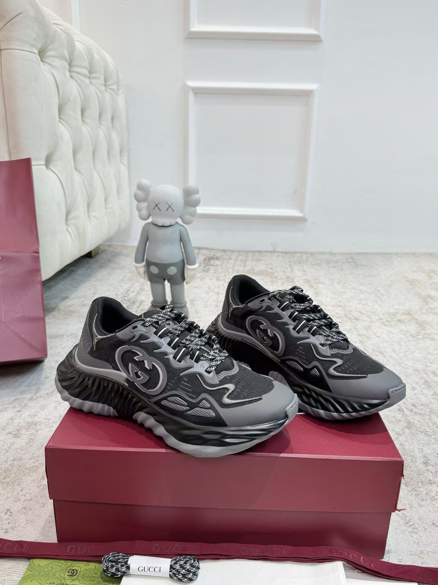 ua G*u*i ripple sneaker