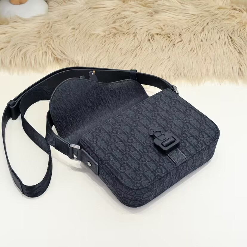 D*0r Saddle Messenger Bag with Flap 23 x18 x6cm