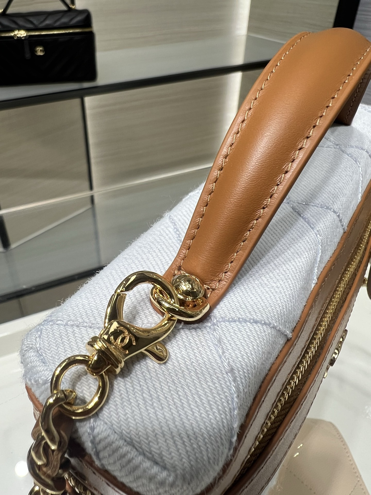 Ch*el classic vanity with chain handbag ap5164 17x19.5x5cm