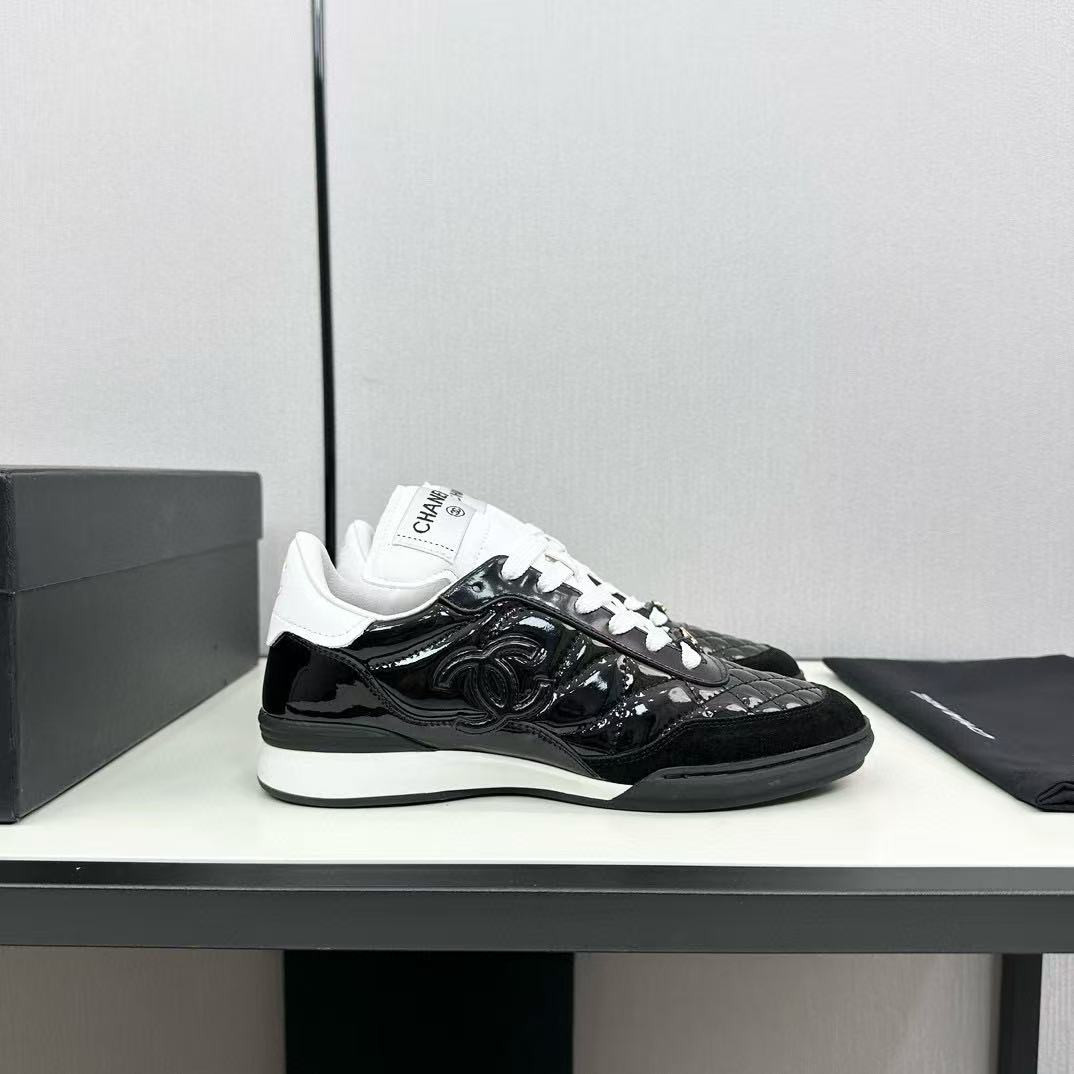 UA Ch*el SNEAKER