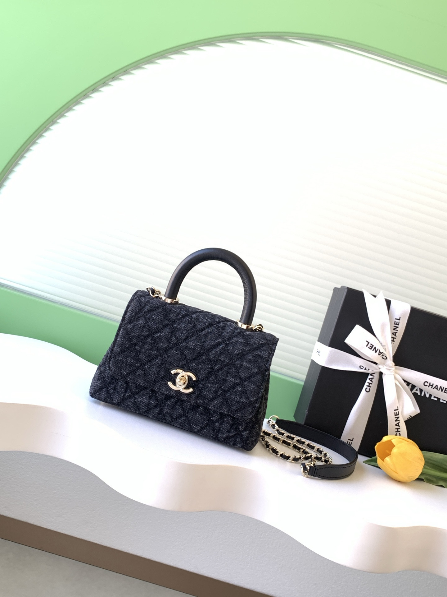 Ch*el coco clutch with chain 13x19x9cm