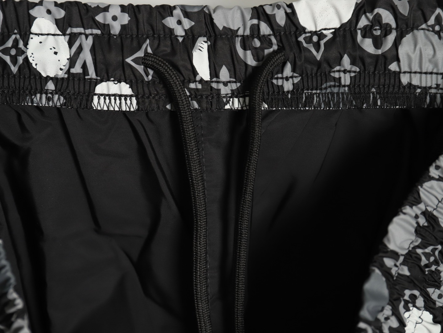 L0*is V*t0n LV 25SS shorts
