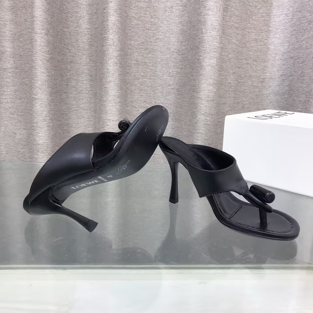 ua L0ew* toggle sandal