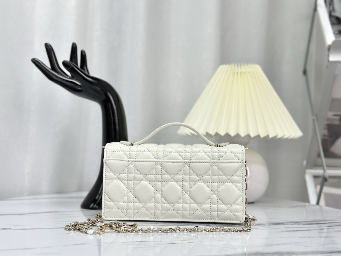 MISS D*0r MINI BAG Latte Cannage Lambskin S0980ONMJ_M030 21 x 11.5 x 4.5 cm