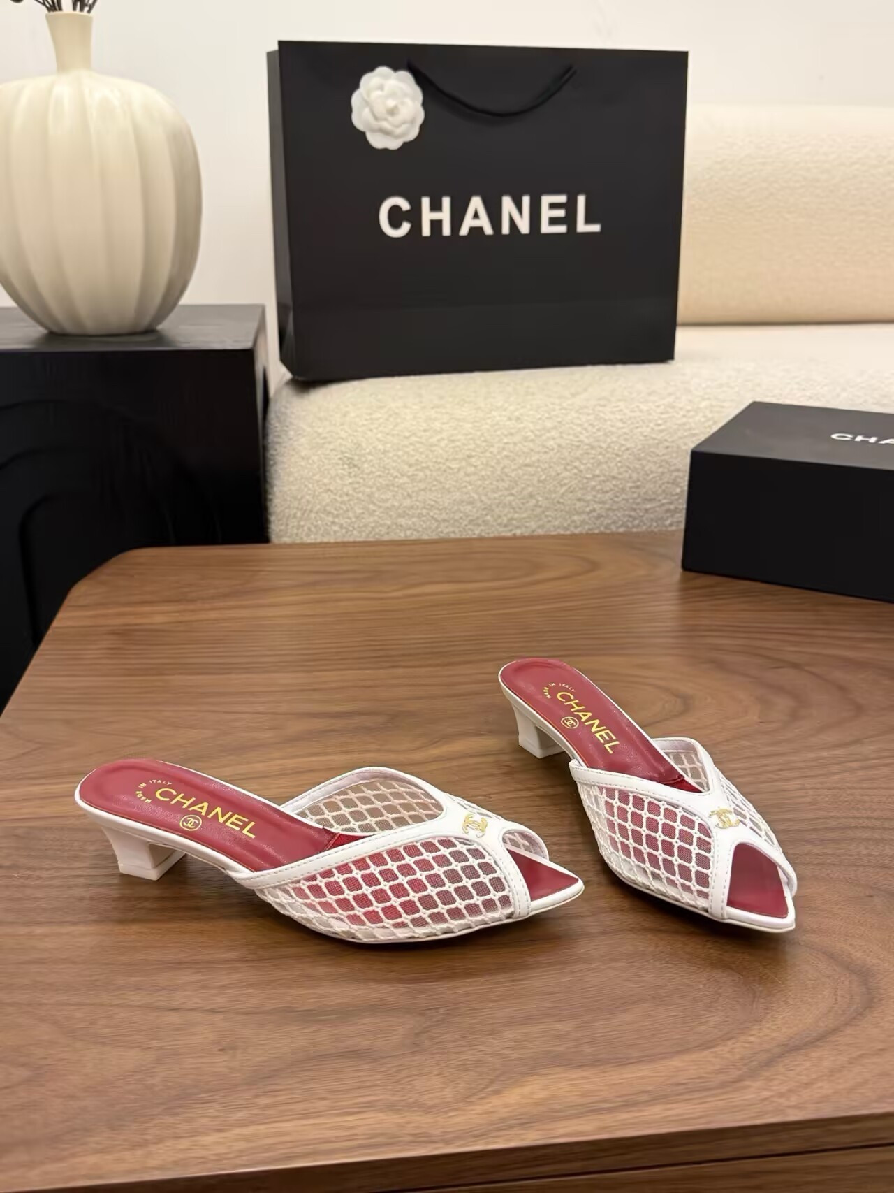 ua Ch*el sandals