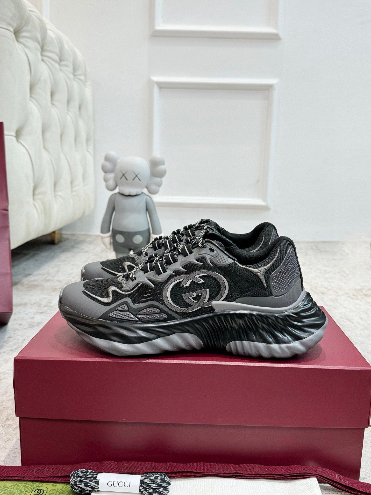 ua G*u*i ripple sneaker