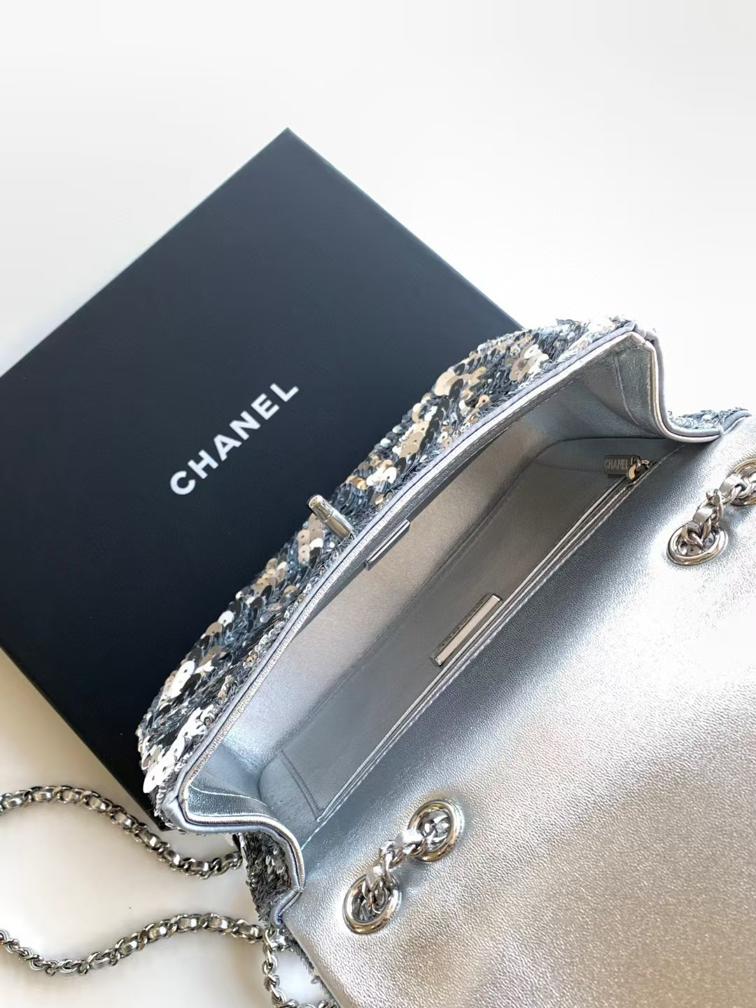 Ch*el CRUISE 25C FLAP BAG 14x21x8cm