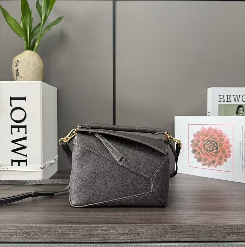 L0ew* Mini Puzzle bag in classic calfskin 18x12.5x8cm