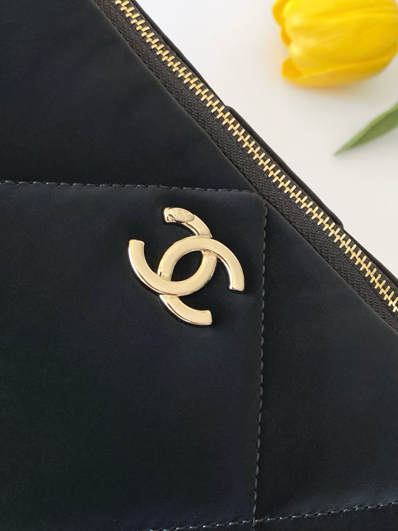 Ch*el small zipped case 16.5x26x9cm