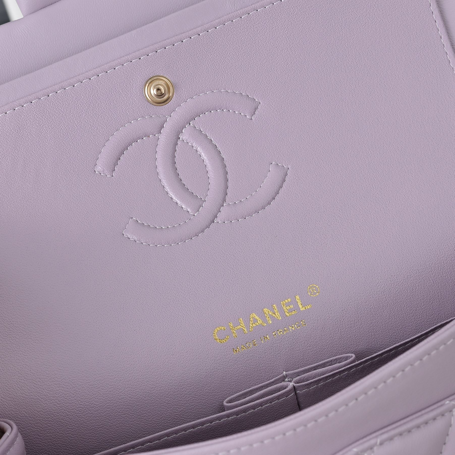 Ch*el classic flap handbag light purple with light gold hardware a01113 23x14.5x6cm