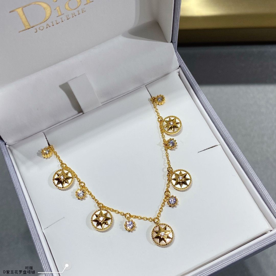 D*0r compass Necklace