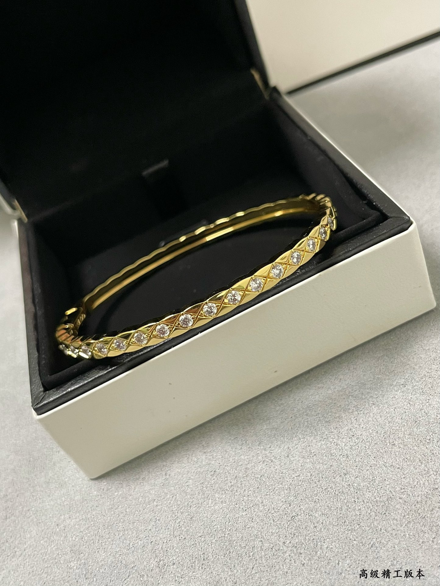 Ch*el Carved Finely carved narrow diamond Bracelet