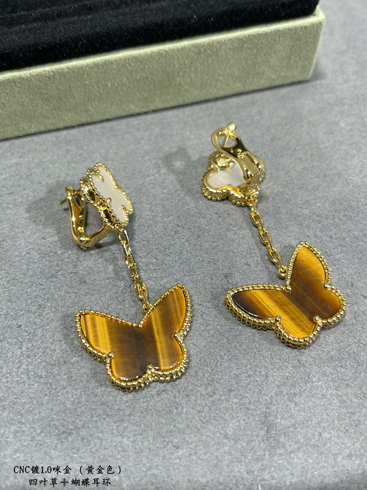 V*N CL*F & Arpels Four-leaf clover butterfly two flowers Earrings