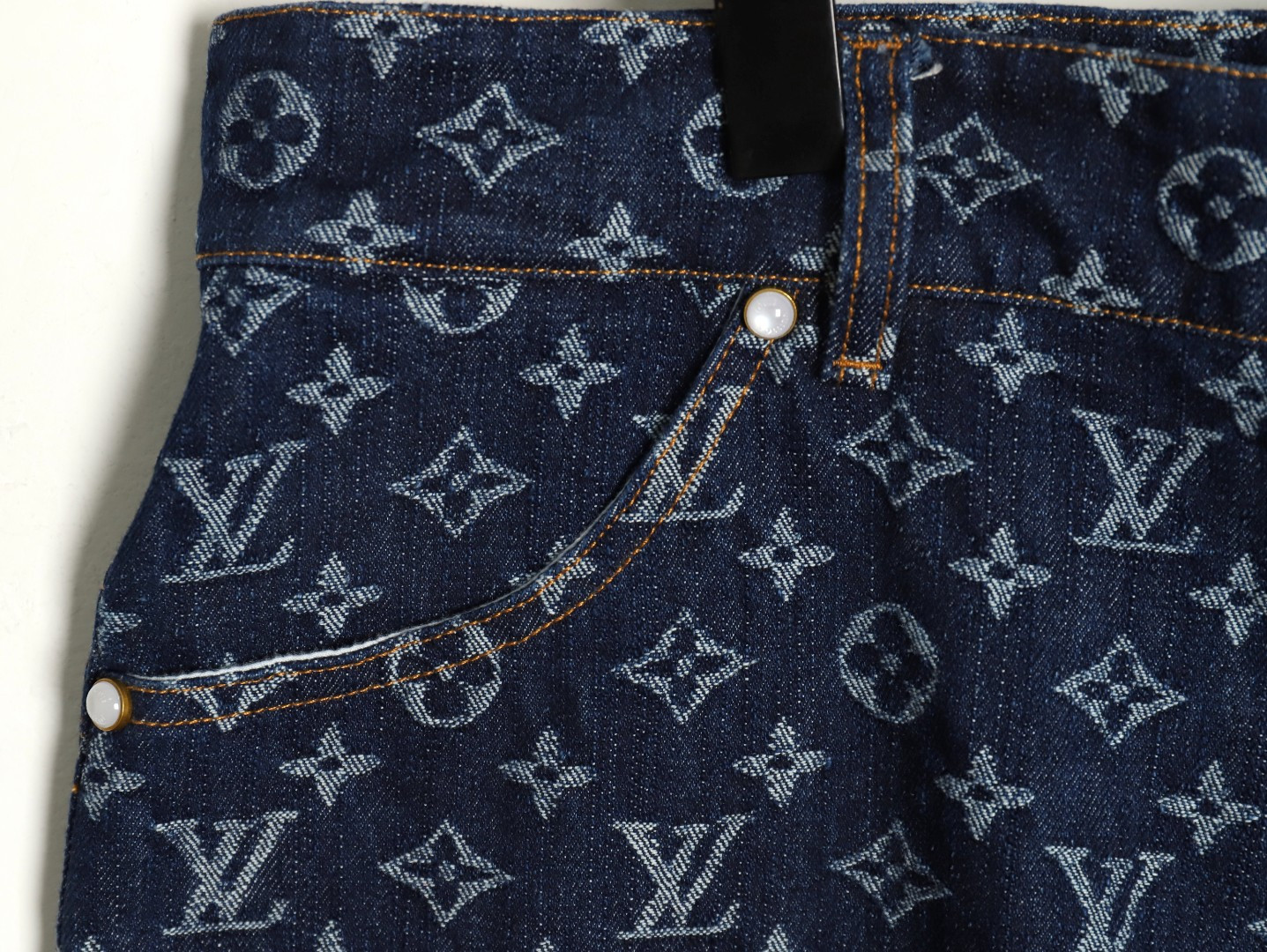 L0*is V*t0n LV 25ss shorts