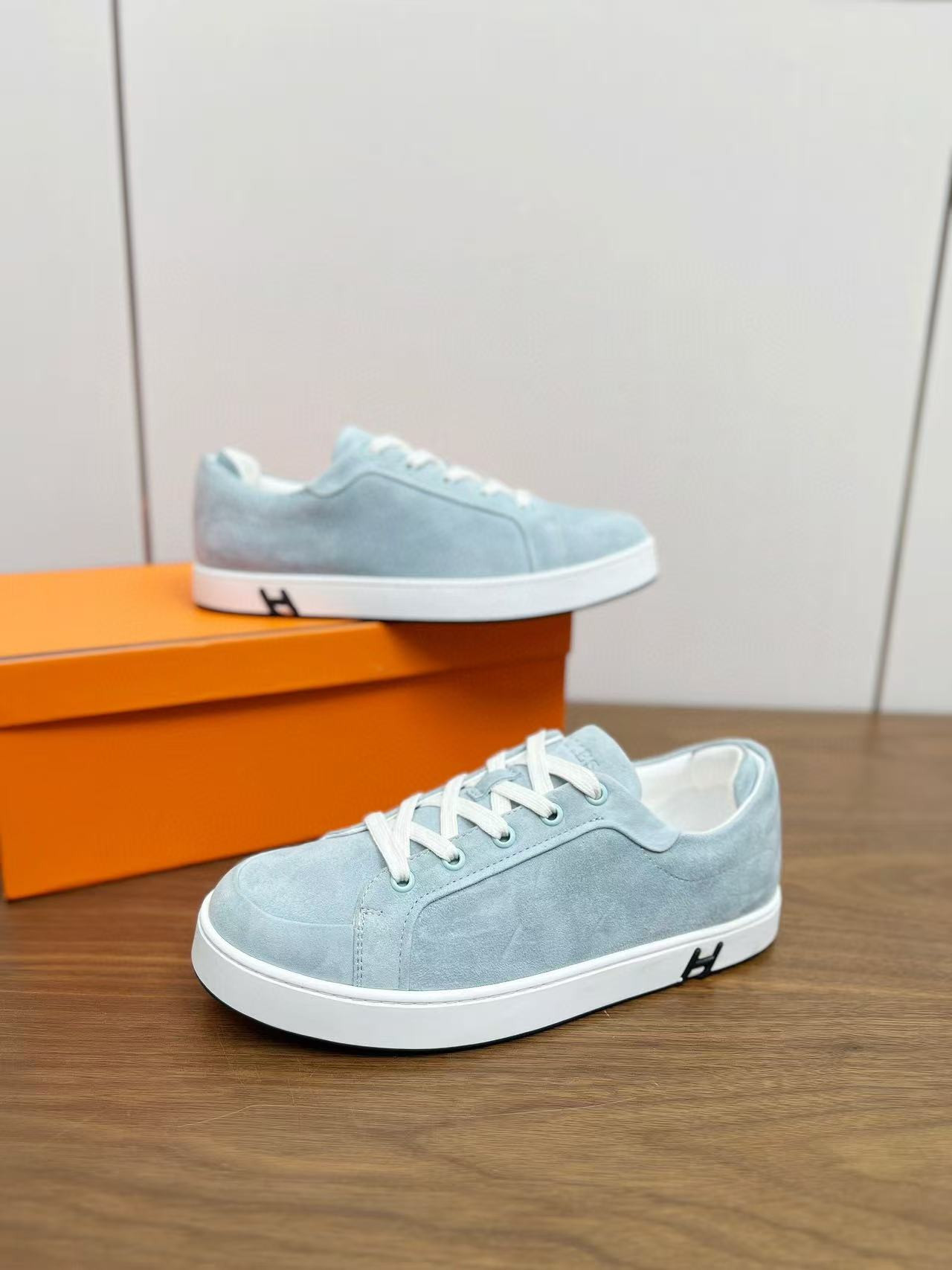 UA H**mes Sneaker