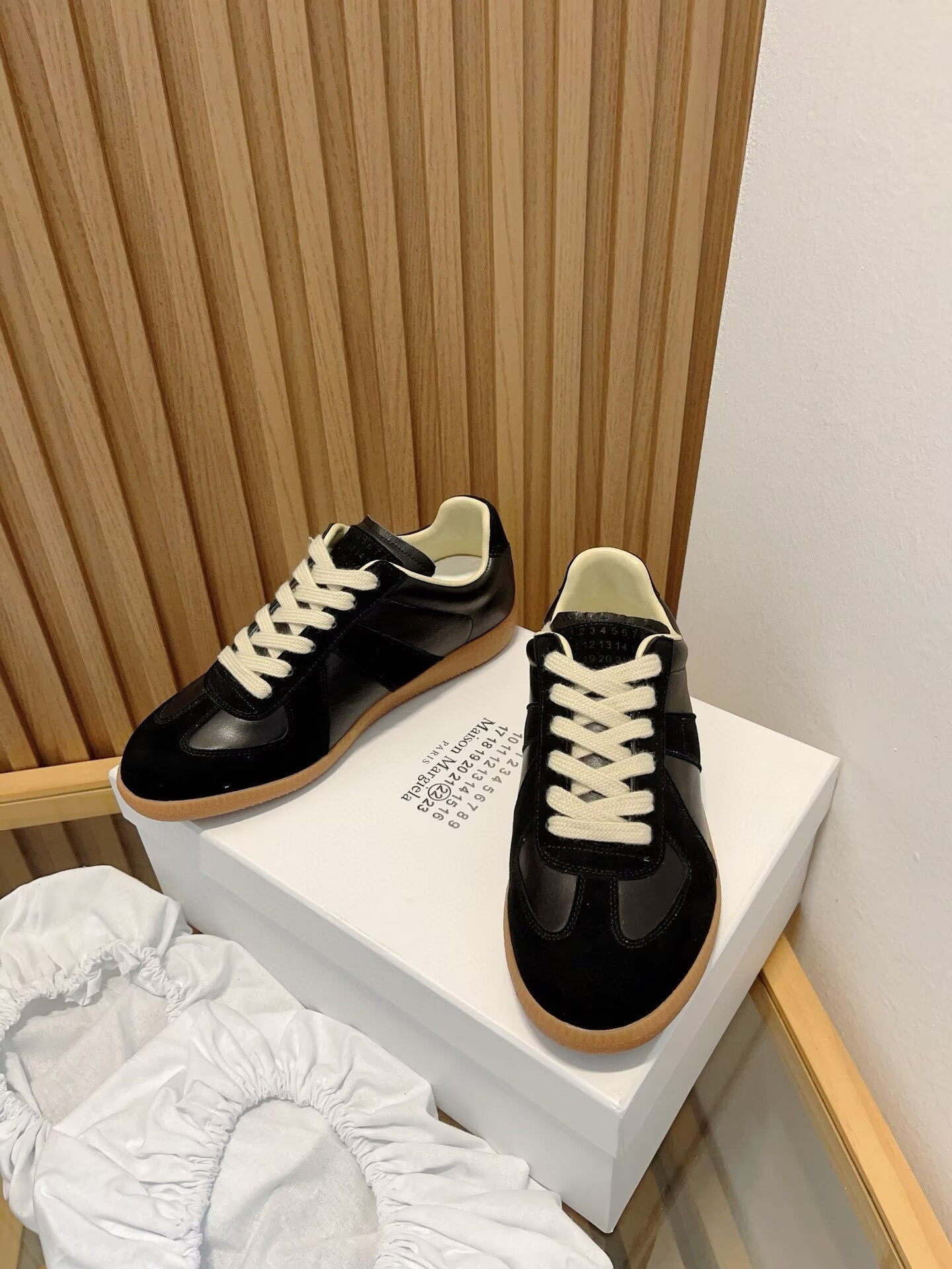 ua ma*s*n Ma*i*la mm6 black sneakers