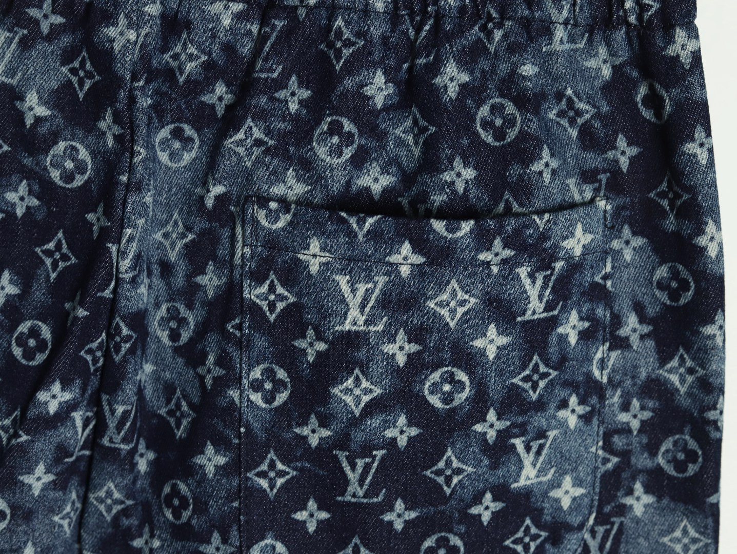 L0*is V*t0n LV 25ss shorts