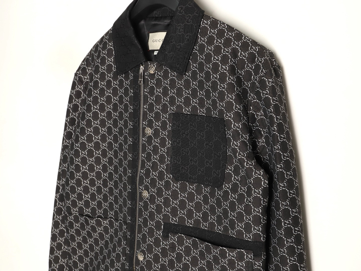 G*u*i Coats