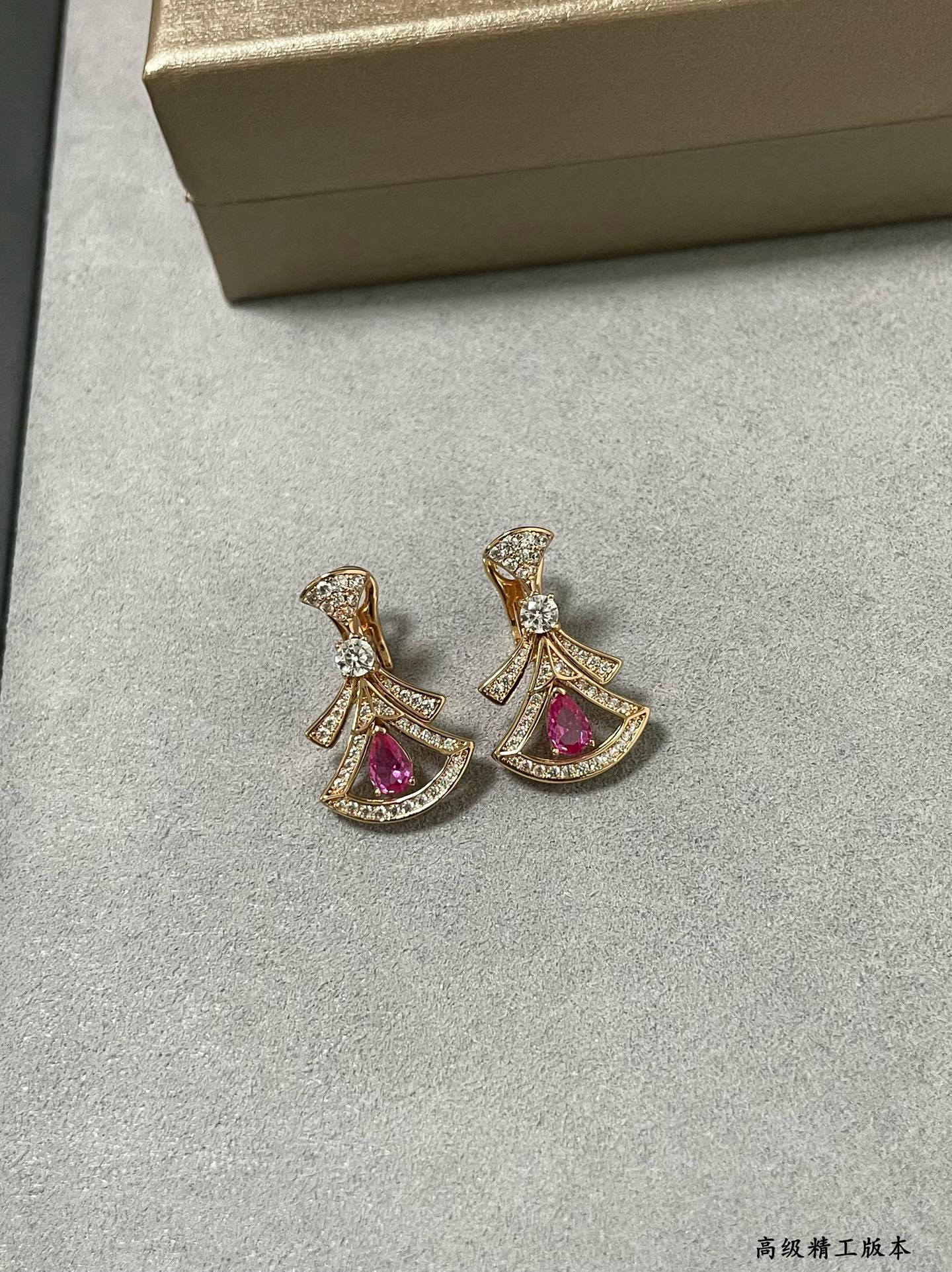 B*l*ai Red diamond fan-shaped skirt Earrings