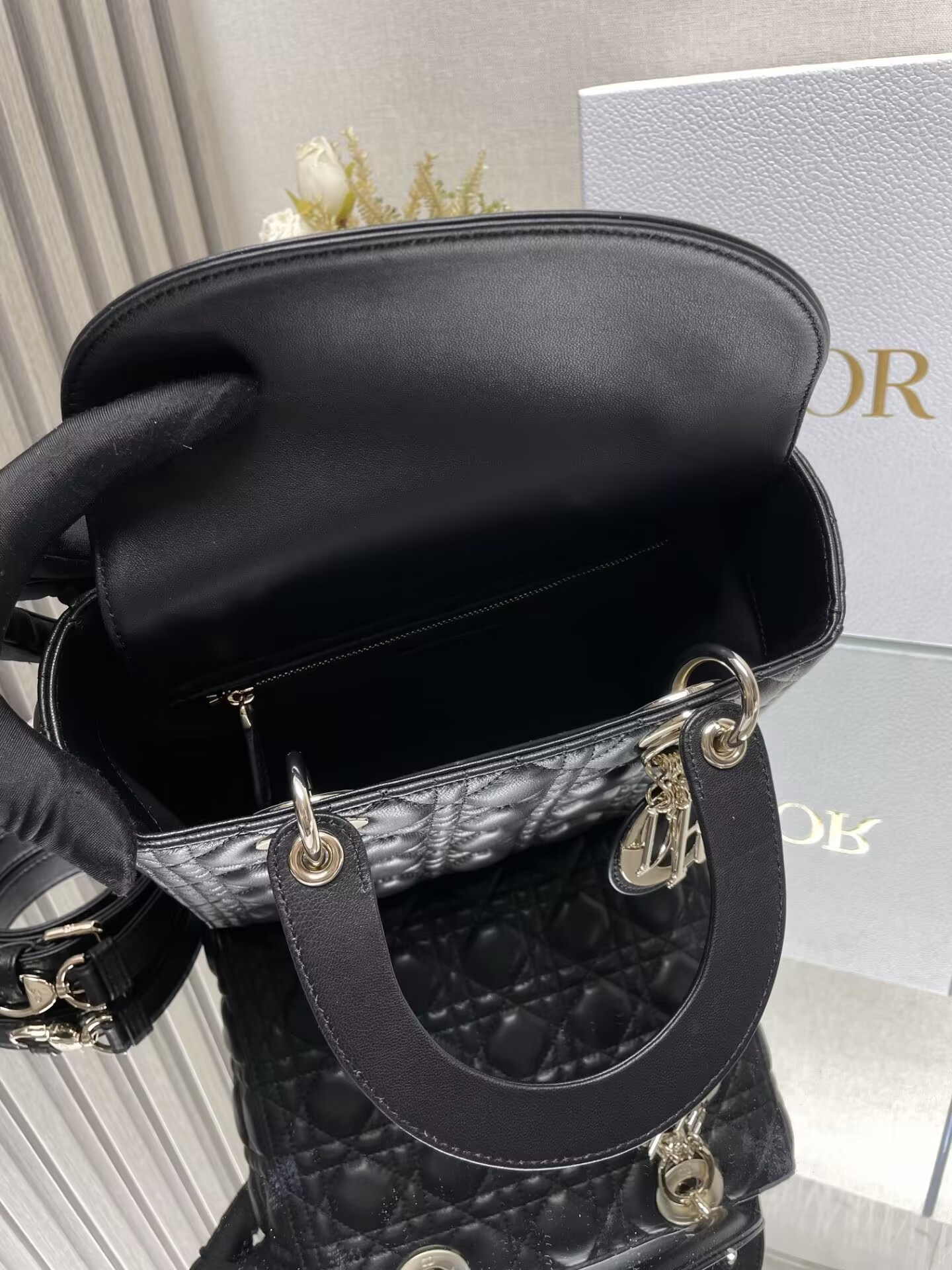 Medium Lady D*0r Bag 24 x 20 x 12 cm