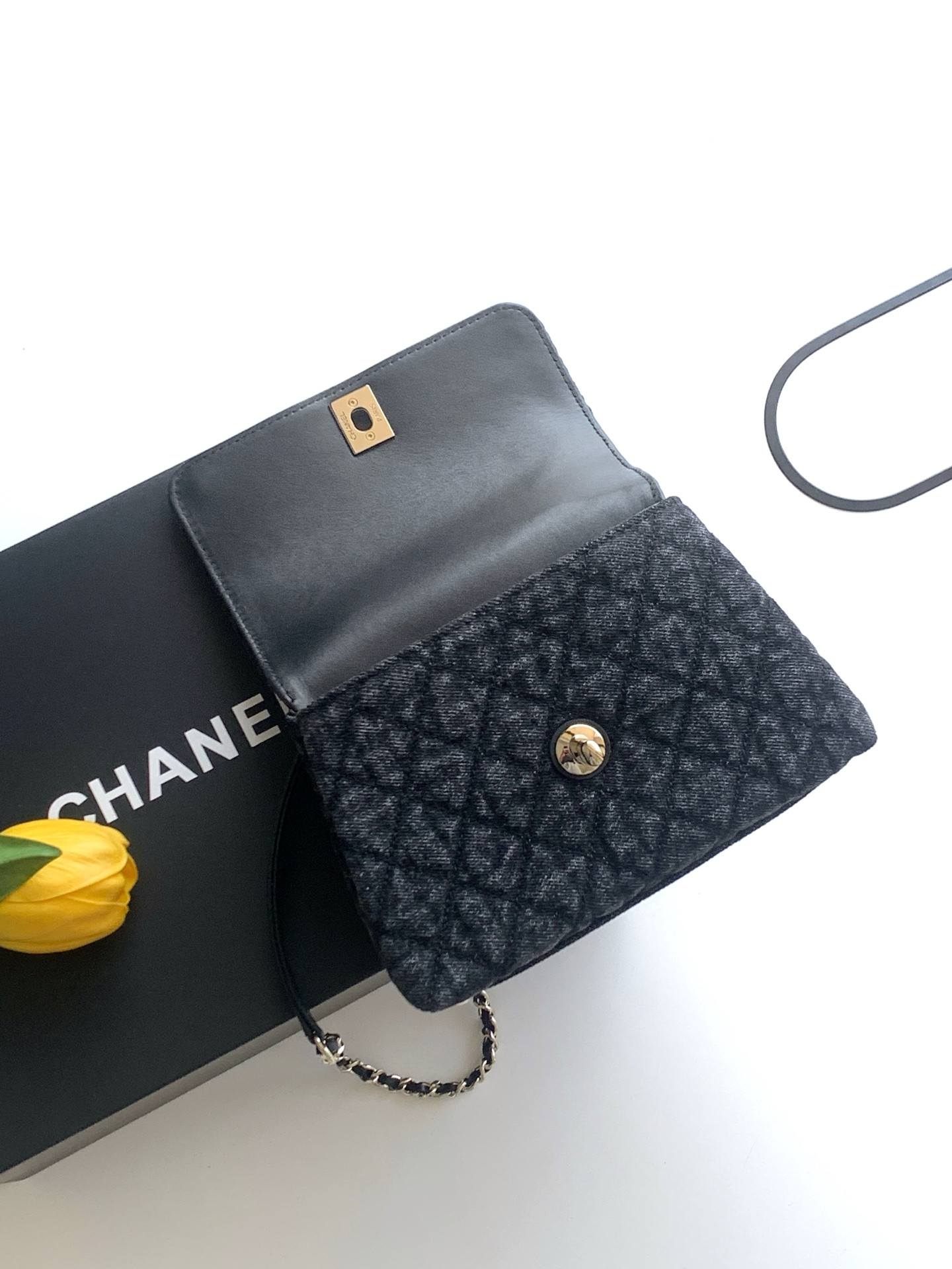 Ch*el coco clutch with chain 13x19x9cm