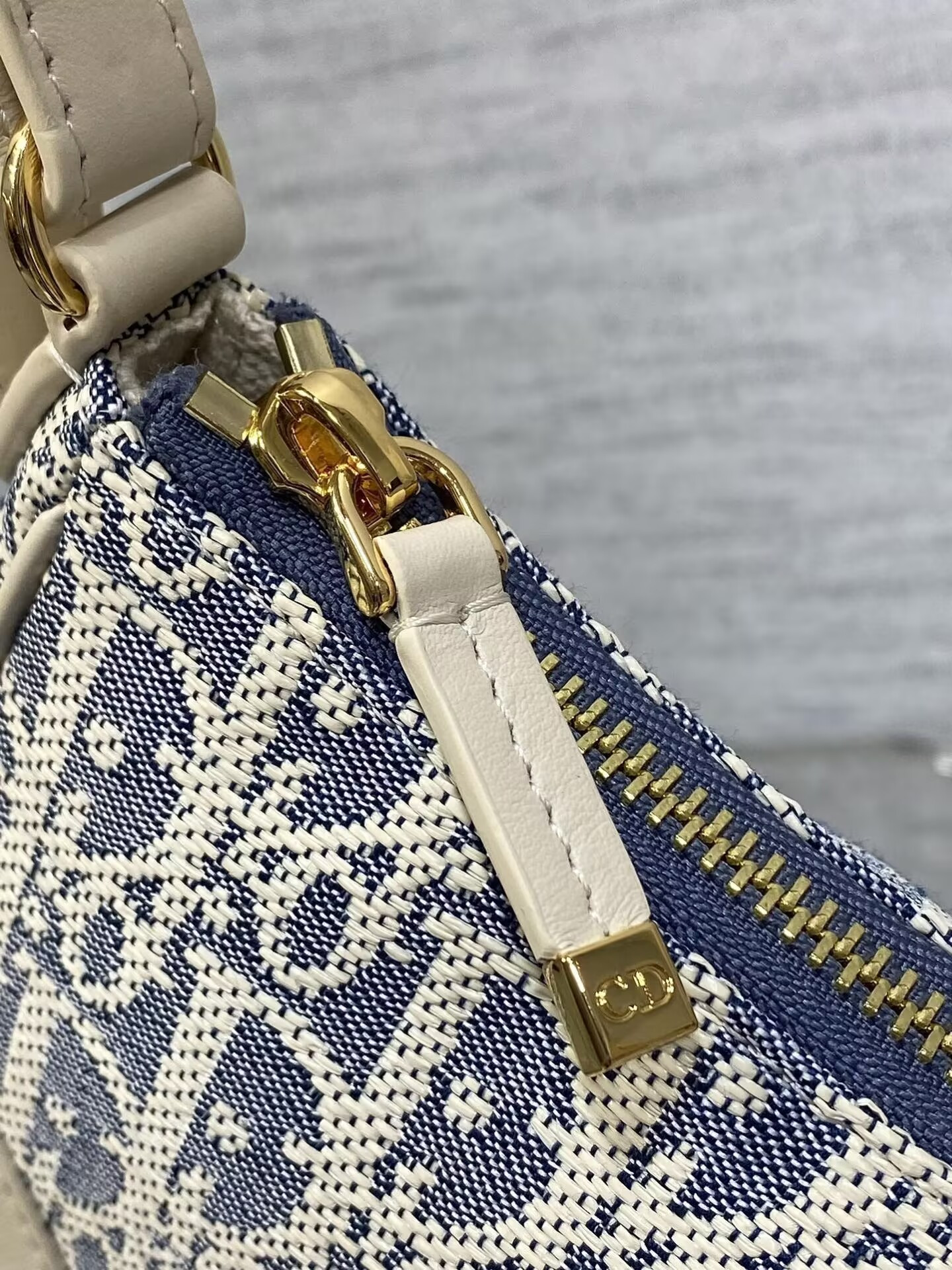 D*0r 30 Montaigne Wanderlust Mini Bag Blue D*0r Oblique Chambray with Smooth Calfskin 26x12x7cm