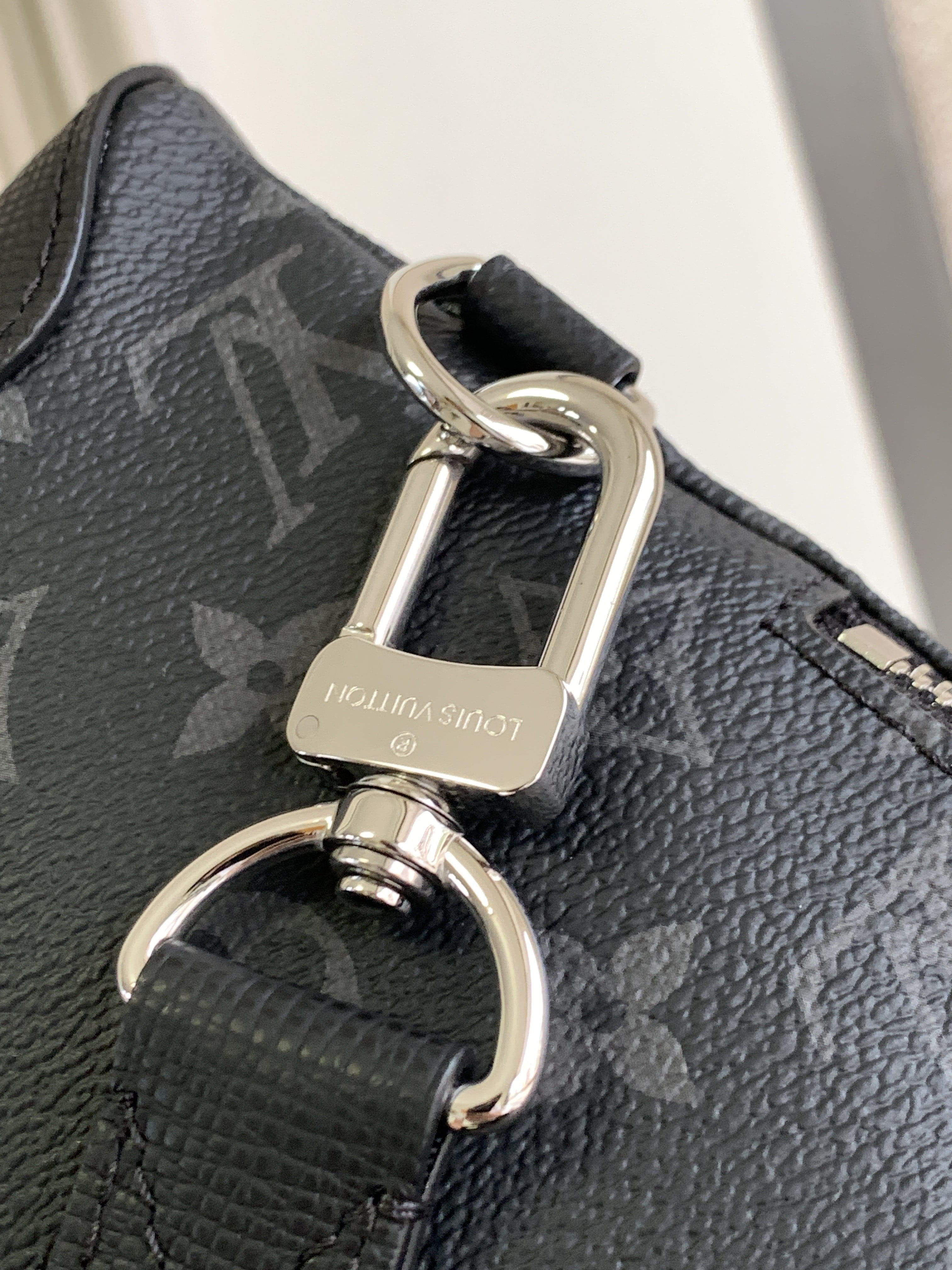 LV Duo Slingbag M30936 20x42x6cm