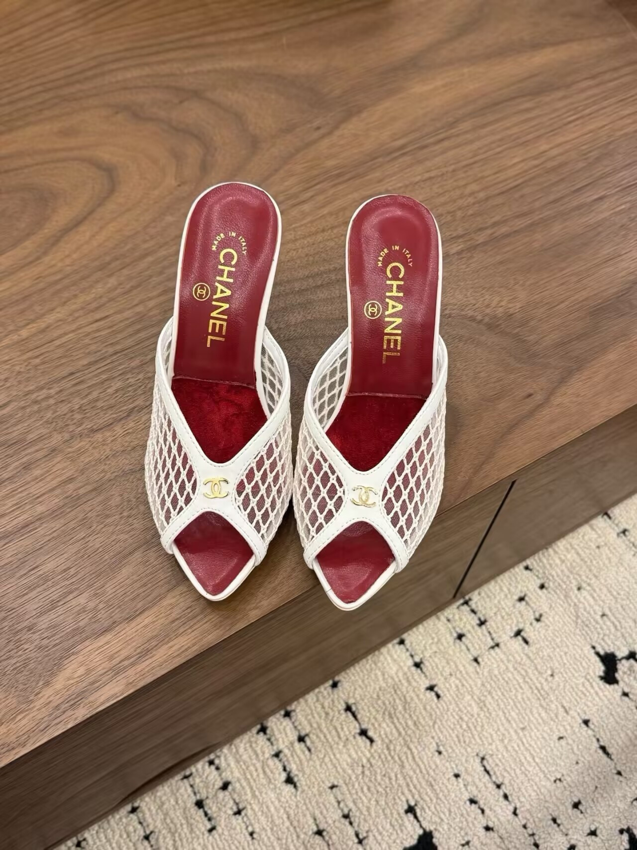 ua Ch*el sandals
