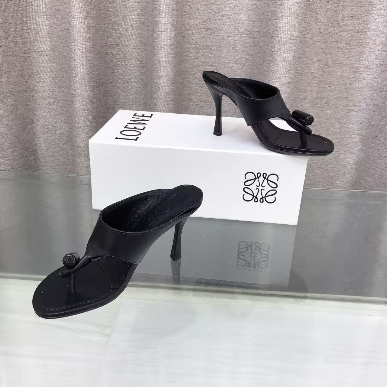 ua L0ew* toggle sandal