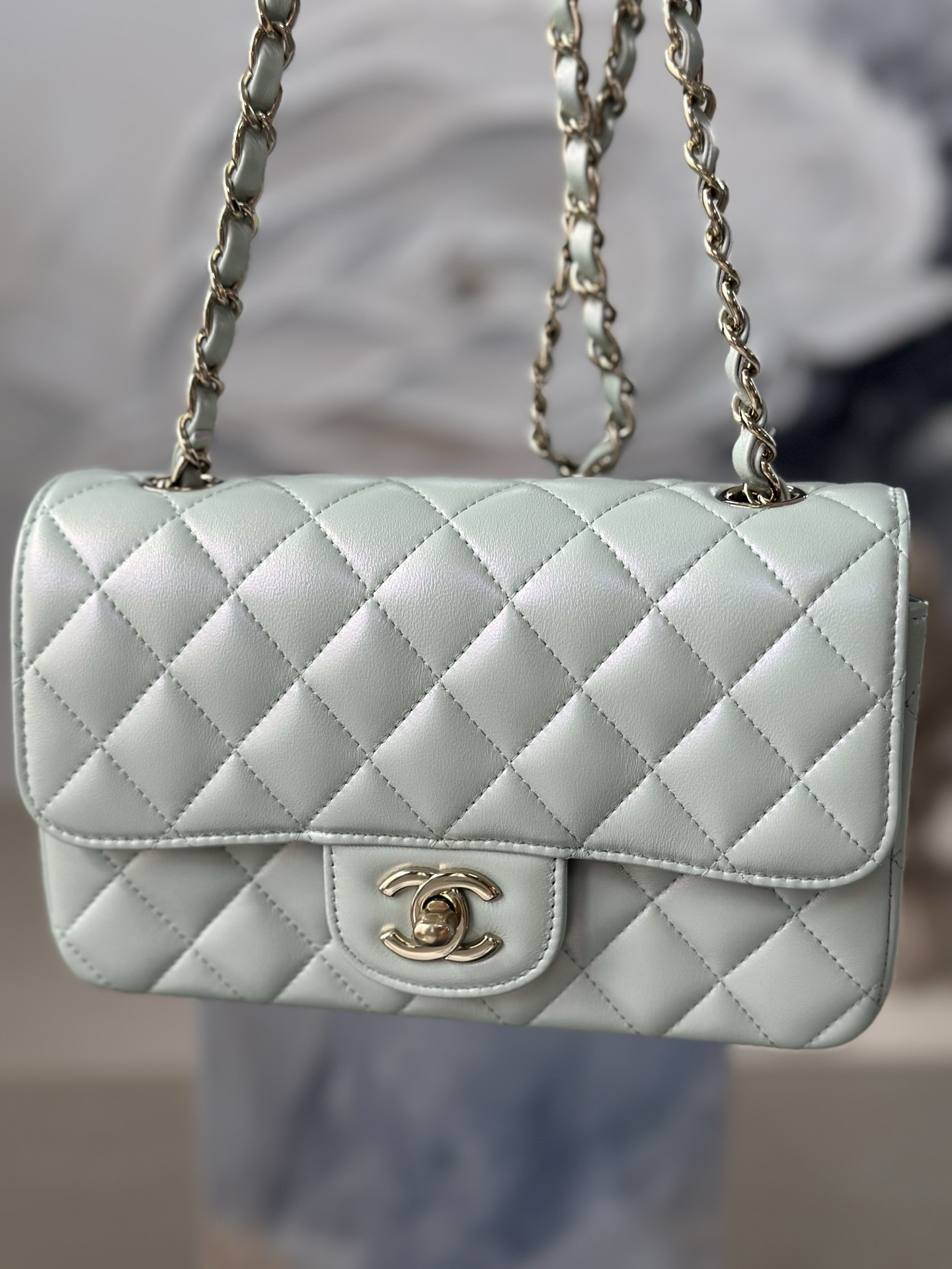 Ch*el flap bag pearlescent as1116 20x12x6cm
