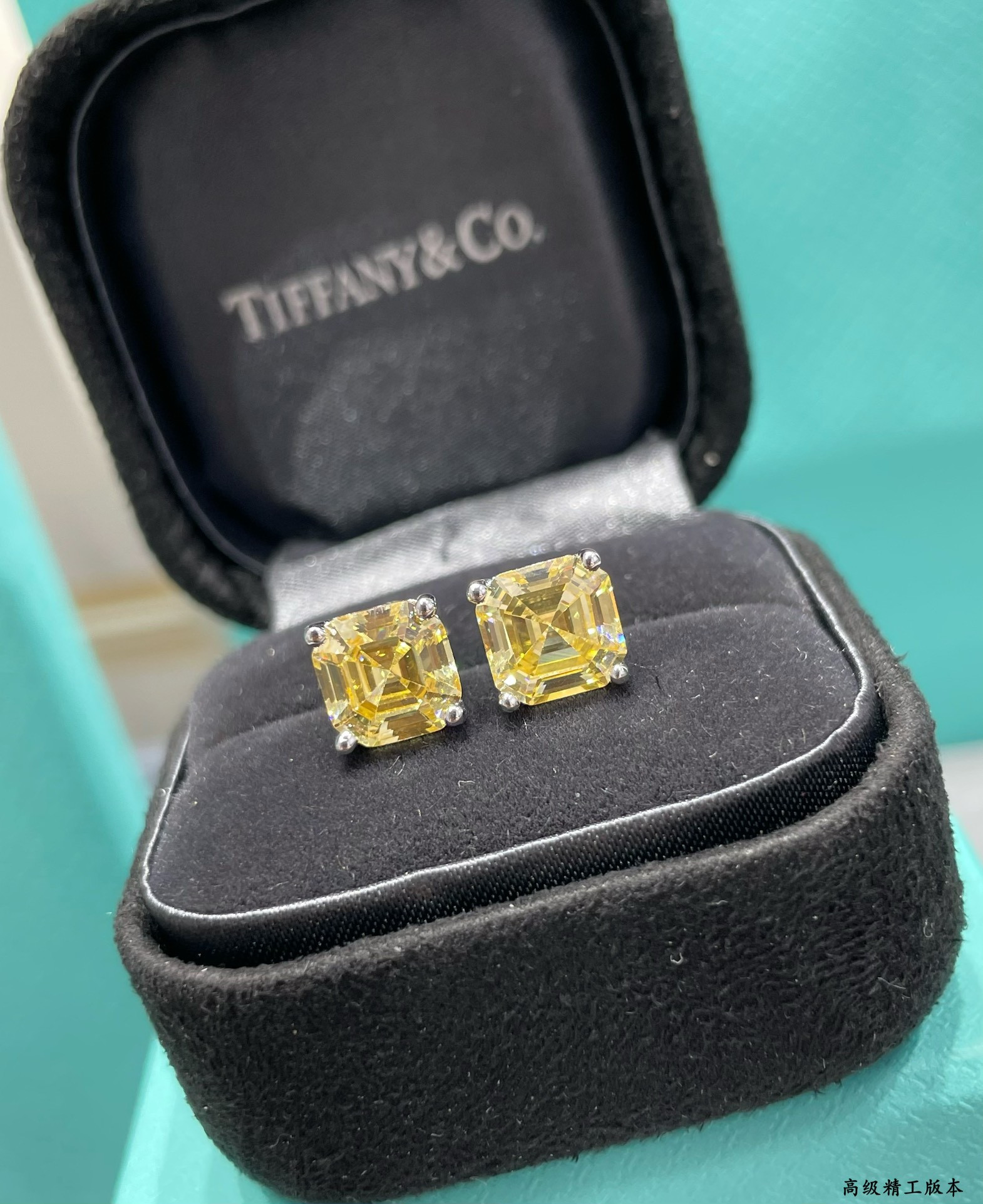 T*f*ny & Co. Four-Prong Stud Earrings 7x7mm Ag925