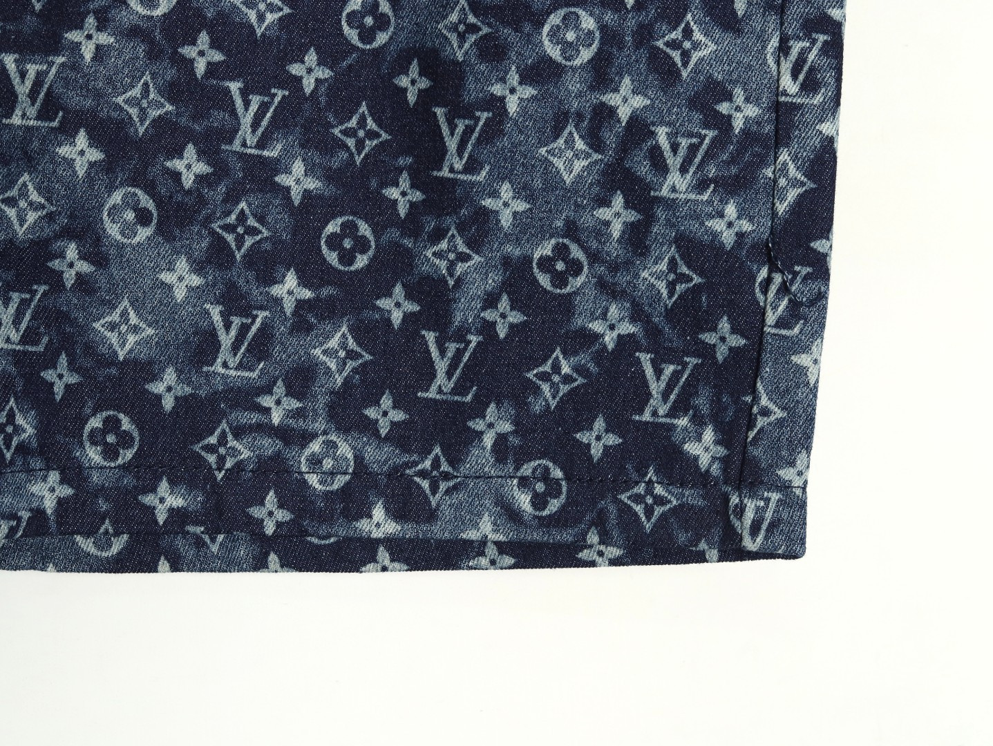 L0*is V*t0n LV 25ss shorts