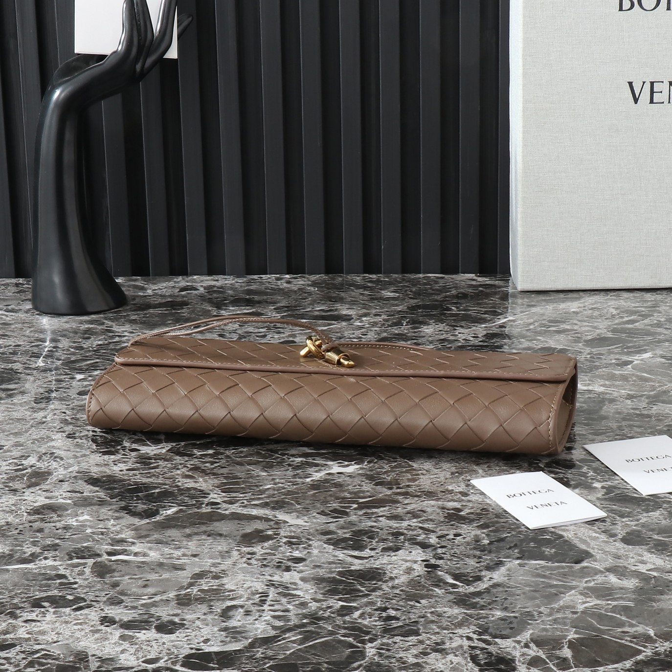 Bo*te*ga Ve*ne*ta Long Clutch Andiamo With Handle Fondant 31x13x3cm