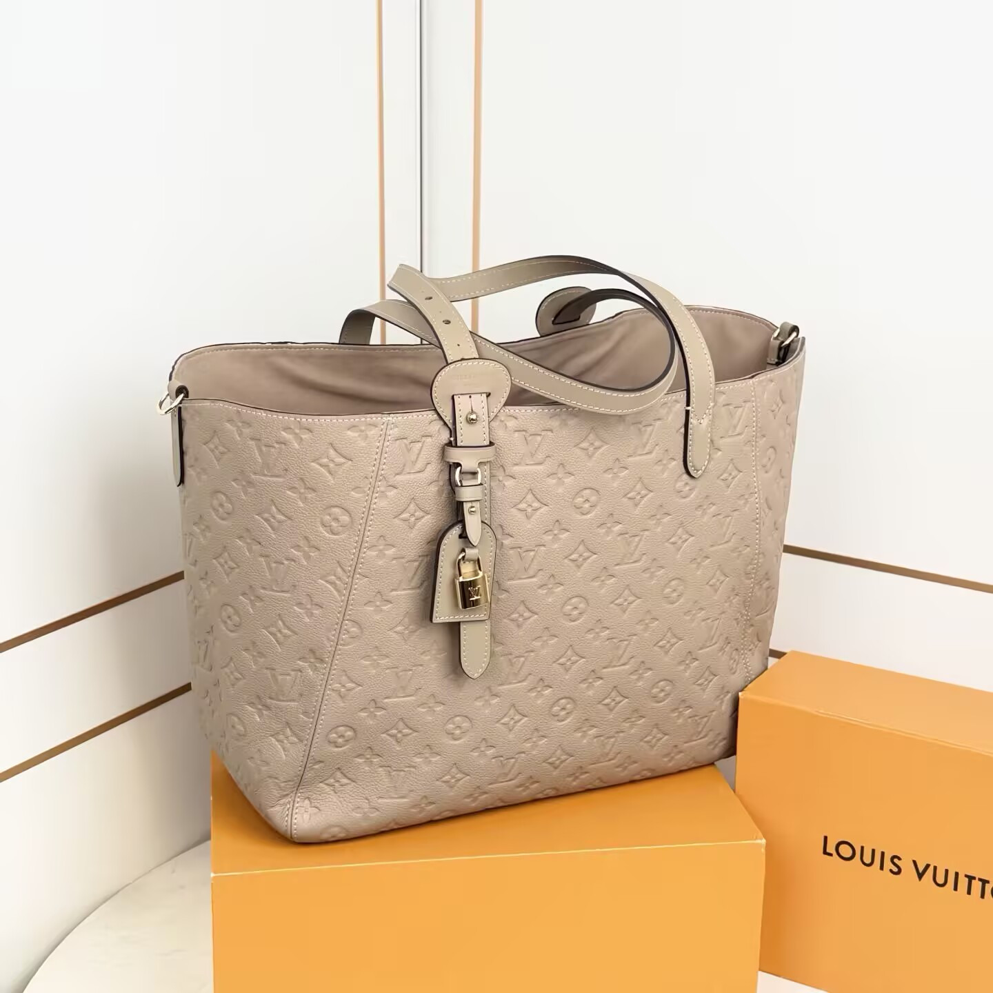 LV All In One MM M25889 56.5x30.5x17cm