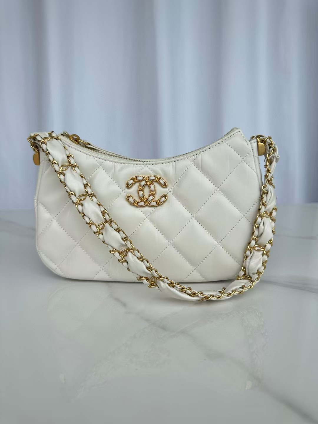 Ch*el Hobo Handbag 23.5x13.5x5.3cm