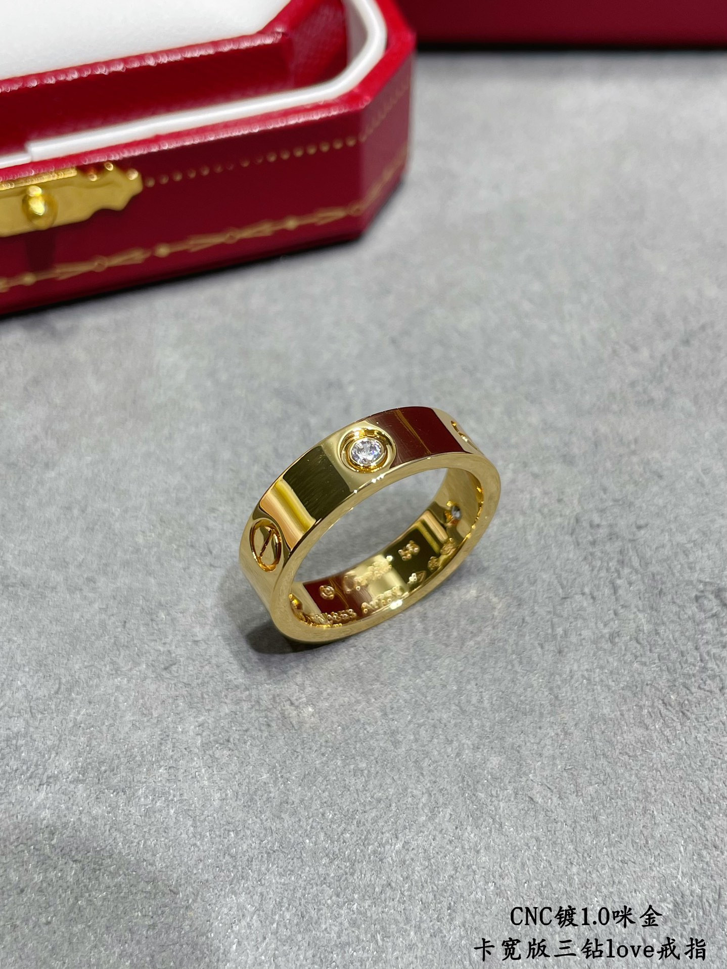 Ca*t*er Wide version three-diamond LOVE Ring