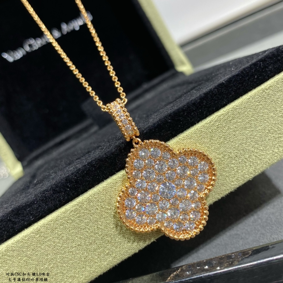 V*N CL*F & Arpels Large Four Leaf Clover Necklace Diameter approx 2.5cm,Chain length approx 80cm