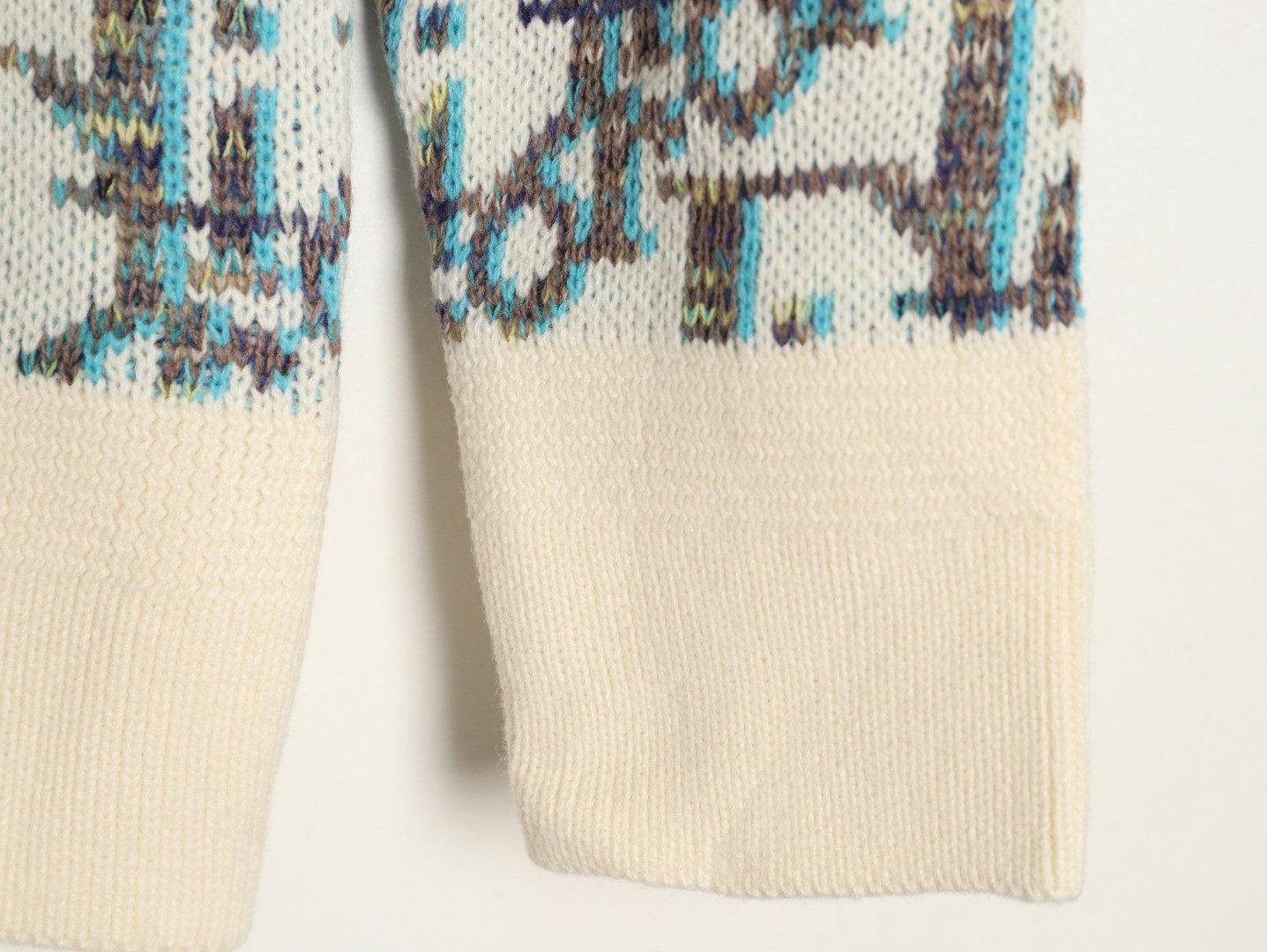D*0r 25ss Sweaters