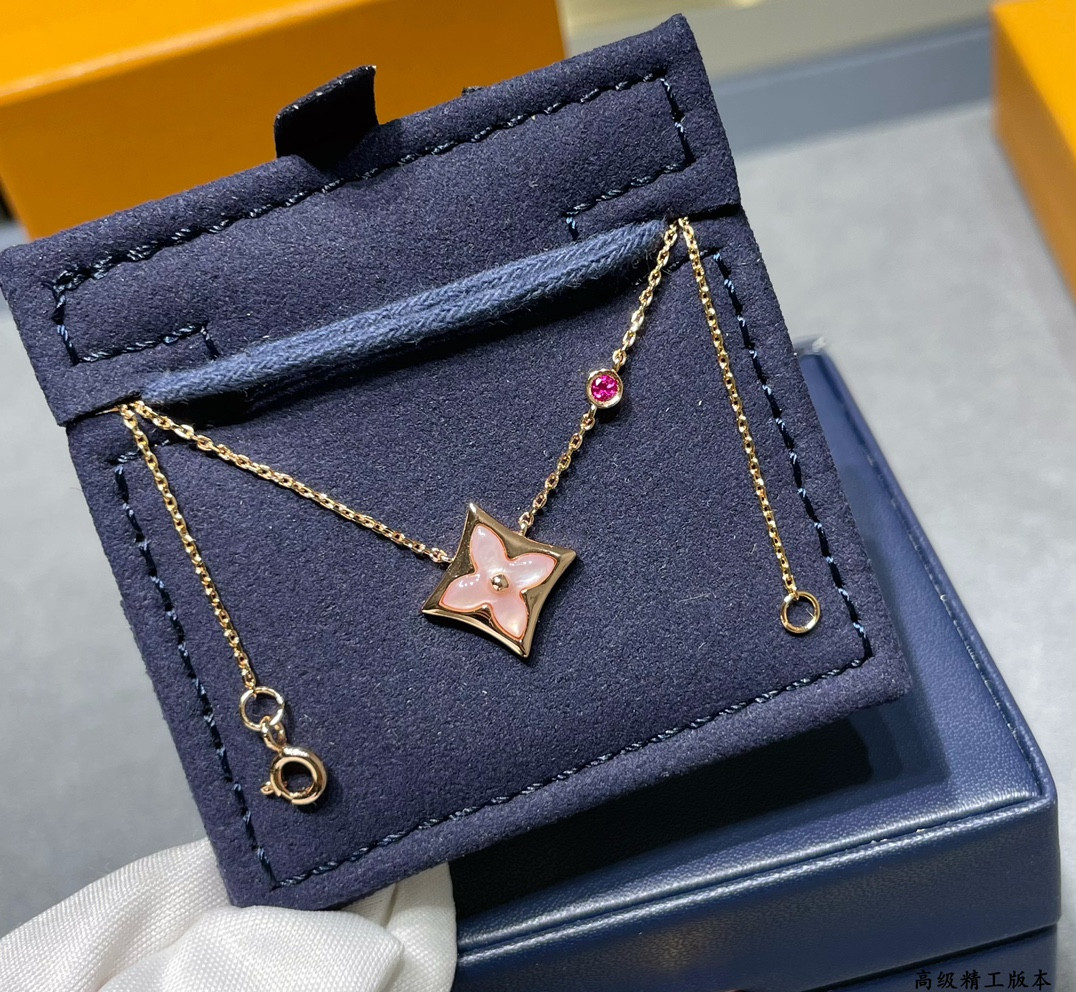 L0*is V*t0n Square Pink Diamond pink shell Necklace