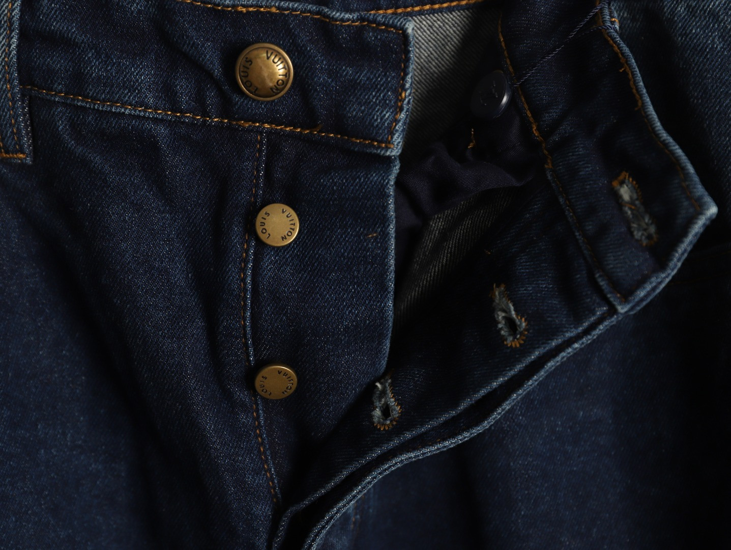l0*is V*t0n jeans