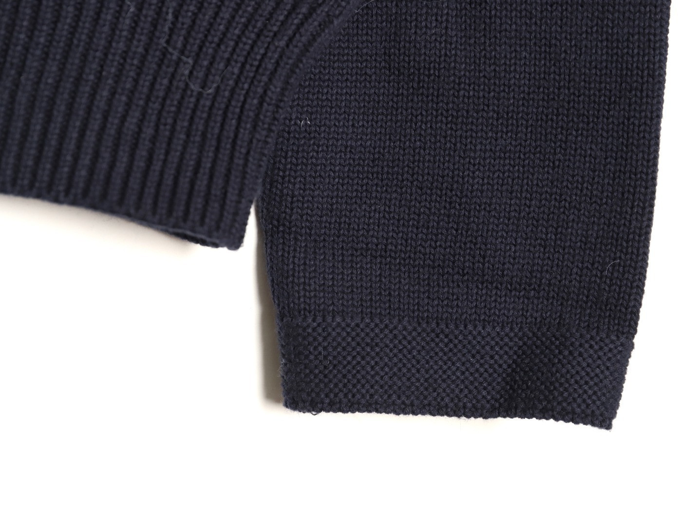 D*0r CD 25ss Sweaters