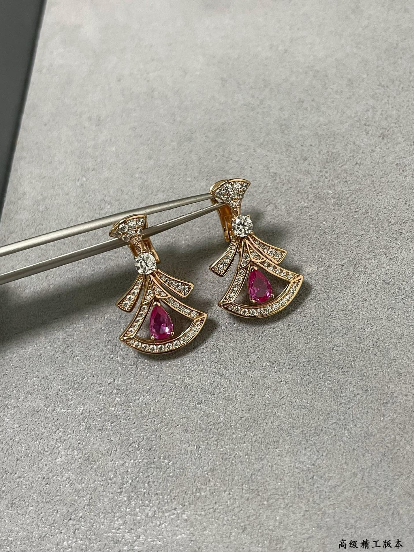 B*l*ai Red diamond fan-shaped skirt Earrings