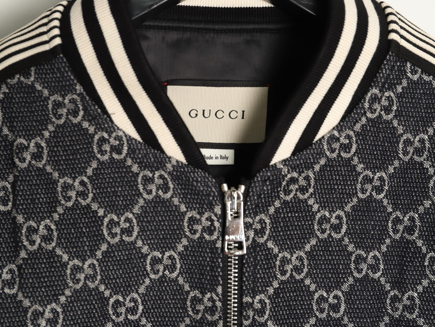 G*u*i Coats