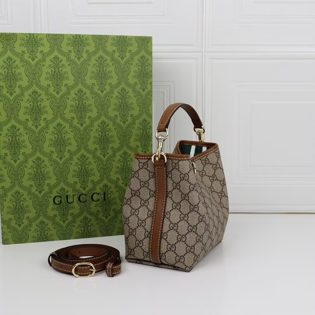 G*u*i GG Emblem Small Bucket Bag 19x18x11cm